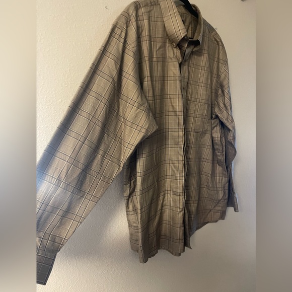 Jos A Banks Traveler's Collection long sleeve 100% cotton shirt in brown plaid - Picture 2 of 7